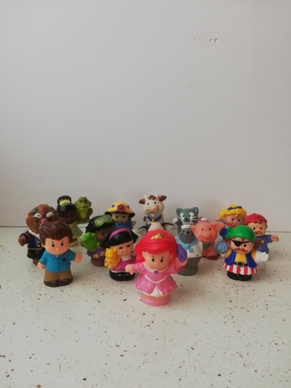 Vintage / Modern Fisher-Price Little People Figures Lot of 15